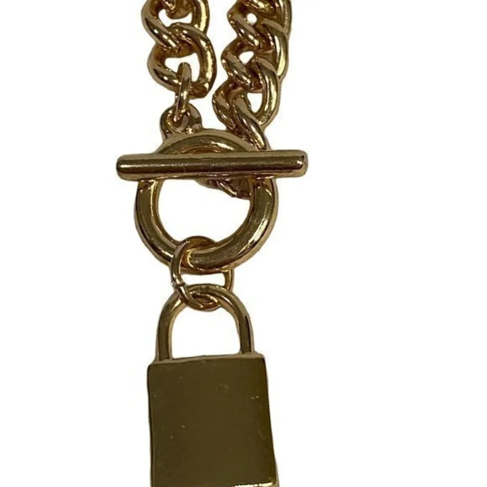 Gold Tone‎ Toggle Clasp Lock Necklace